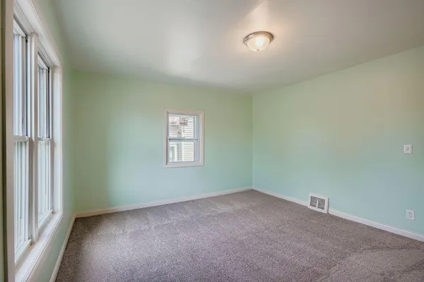 $2,550 | 610 Fairview Avenue North, St. Paul, MN 55104