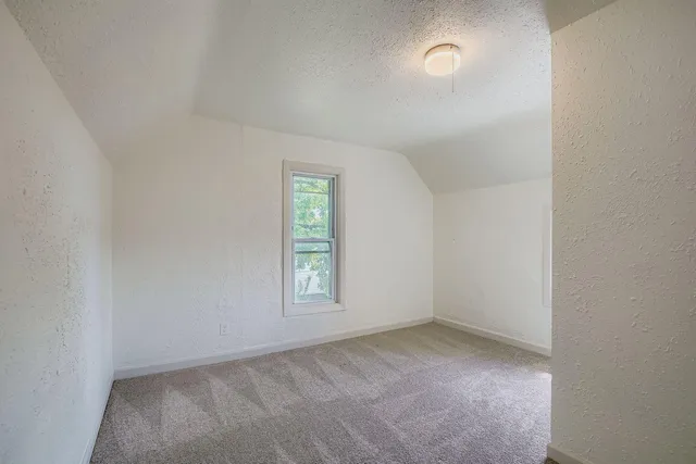 $2,699 | 610 Fairview Avenue North, St. Paul, MN 55104