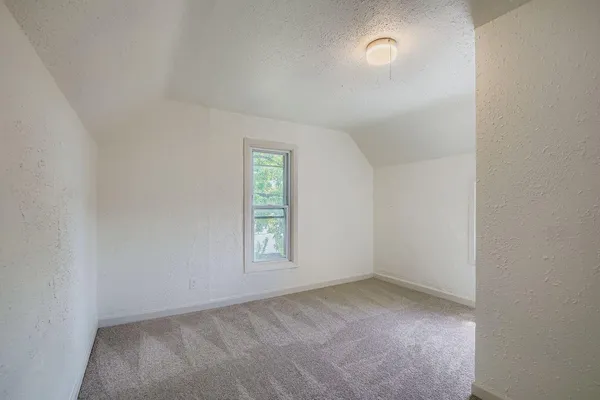 $2,499 | 610 Fairview Avenue North, St. Paul, MN 55104