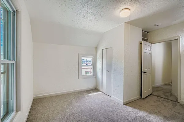 $2,550 | 610 Fairview Avenue North, St. Paul, MN 55104