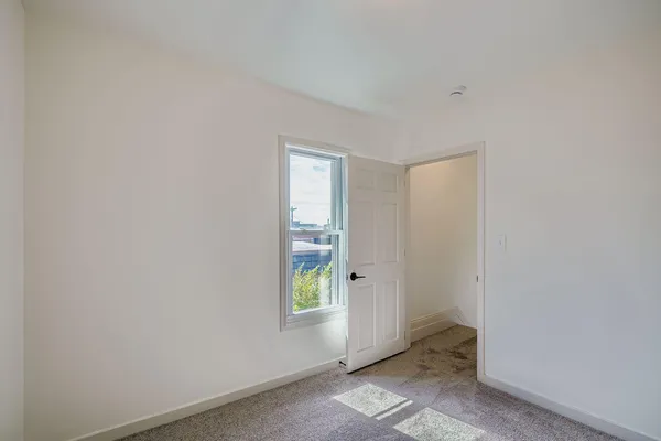 $2,550 | 610 Fairview Avenue North, St. Paul, MN 55104