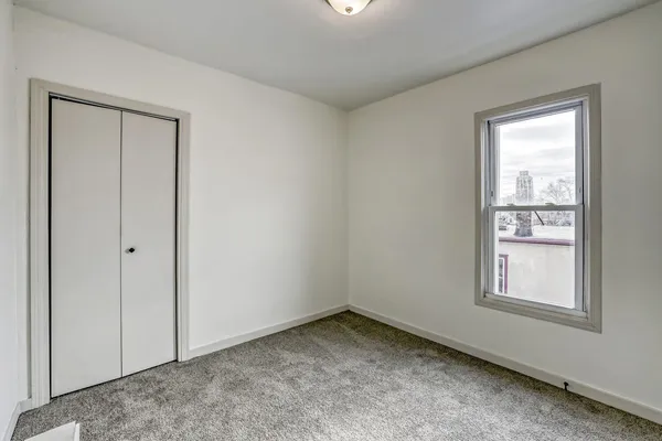 $2,550 | 610 Fairview Avenue North, St. Paul, MN 55104