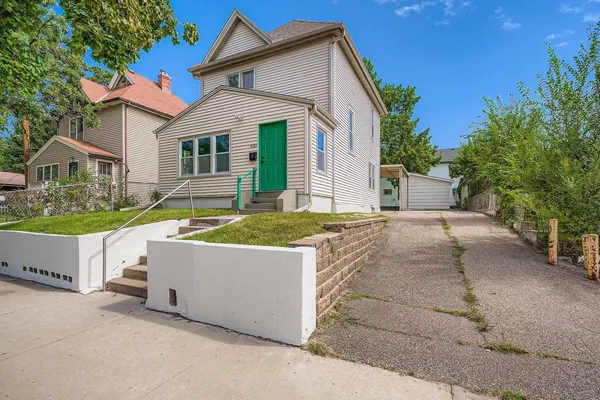 $2,499 | 610 Fairview Avenue North, St. Paul, MN 55104