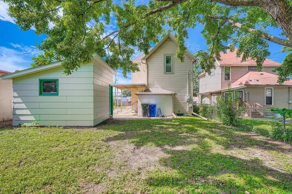 $2,499 | 610 Fairview Avenue North, St. Paul, MN 55104