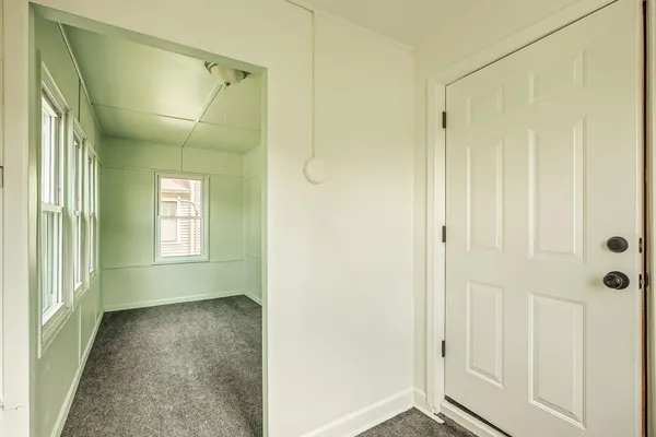 $2,550 | 610 Fairview Avenue North, St. Paul, MN 55104