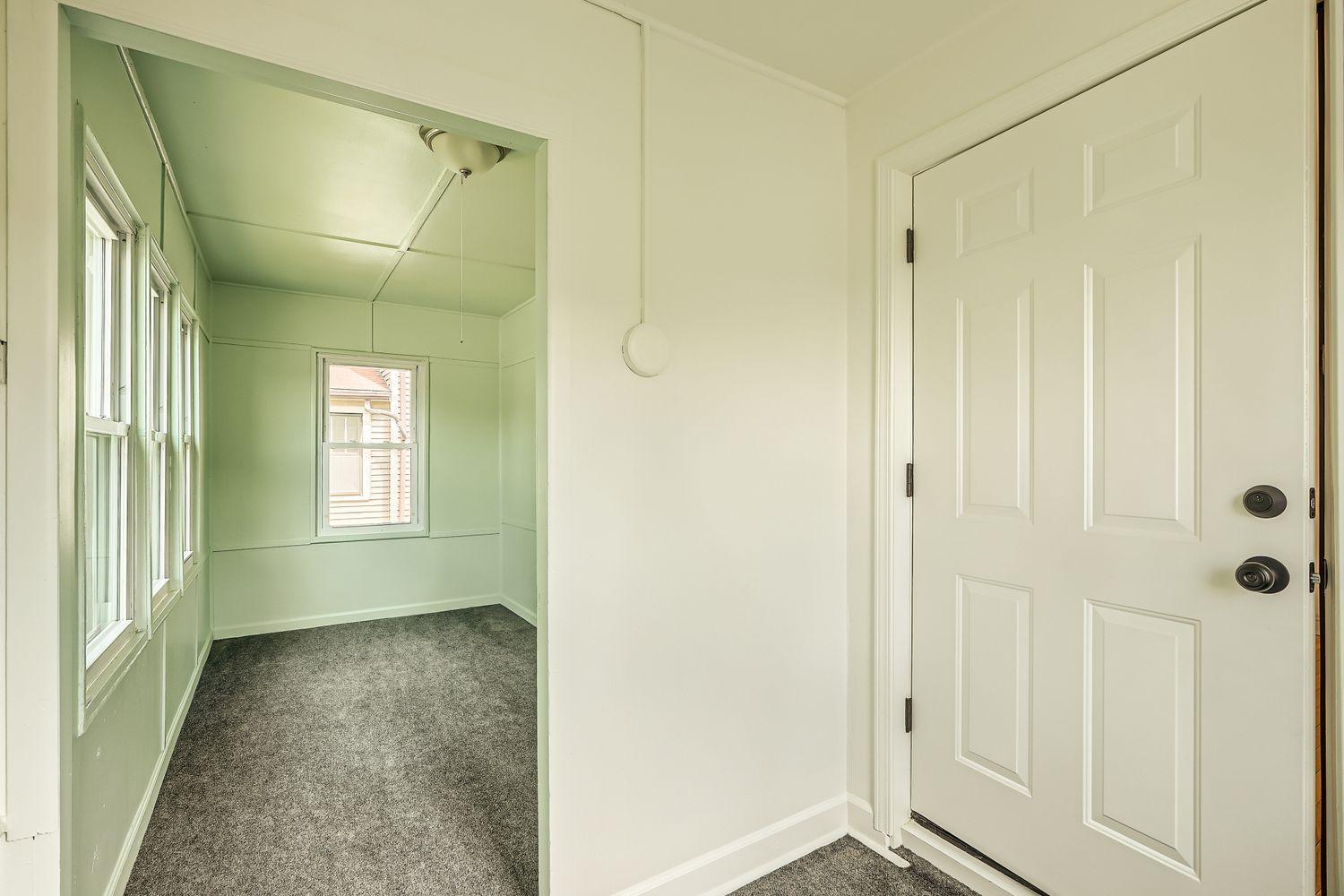 610 X Fairview Avenue North St. Paul, MN 55104 - Photo 4 of 27