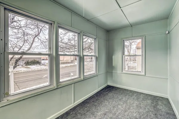 $2,499 | 610 Fairview Avenue North, St. Paul, MN 55104