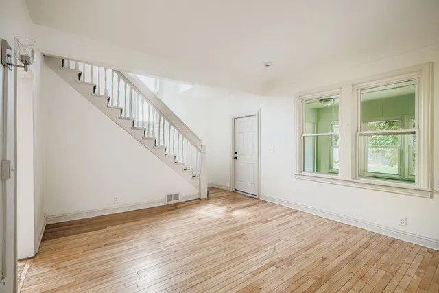 $2,699 | 610 X Fairview Avenue North, St. Paul, MN 55104