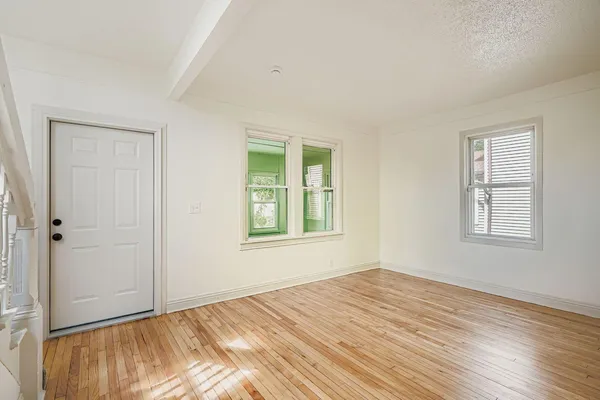 $2,499 | 610 Fairview Avenue North, St. Paul, MN 55104