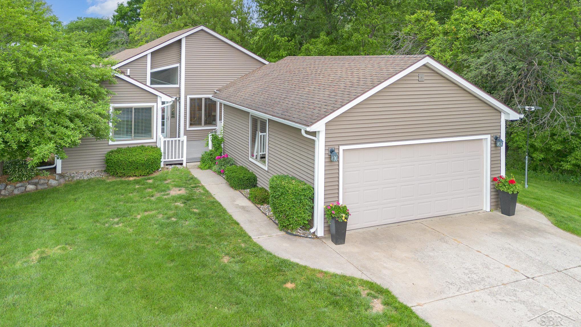 9930 North River Road Freeland, MI 48623 - Photo 3 of 43
