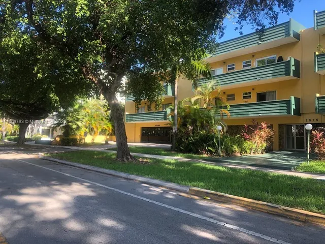 $170,000 | 1975 Northeast 135th Street, Unit 2D, North Miami, FL 33181