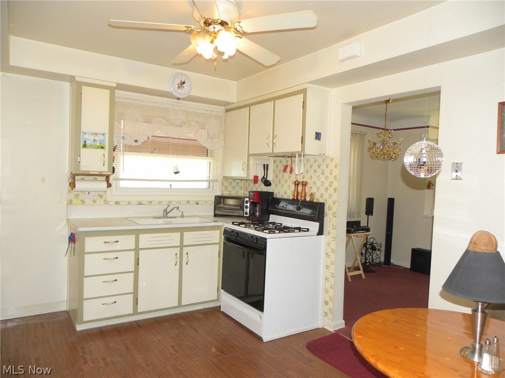 28748 Forest Road Willowick, OH 44095 - Photo 12 of 24