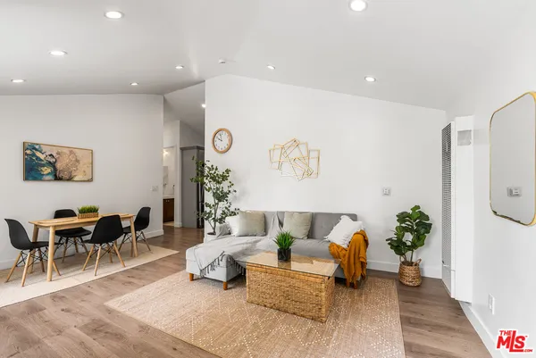 $1,295,000 | 408 North La Fayette Park Place, Los Angeles, CA 90026