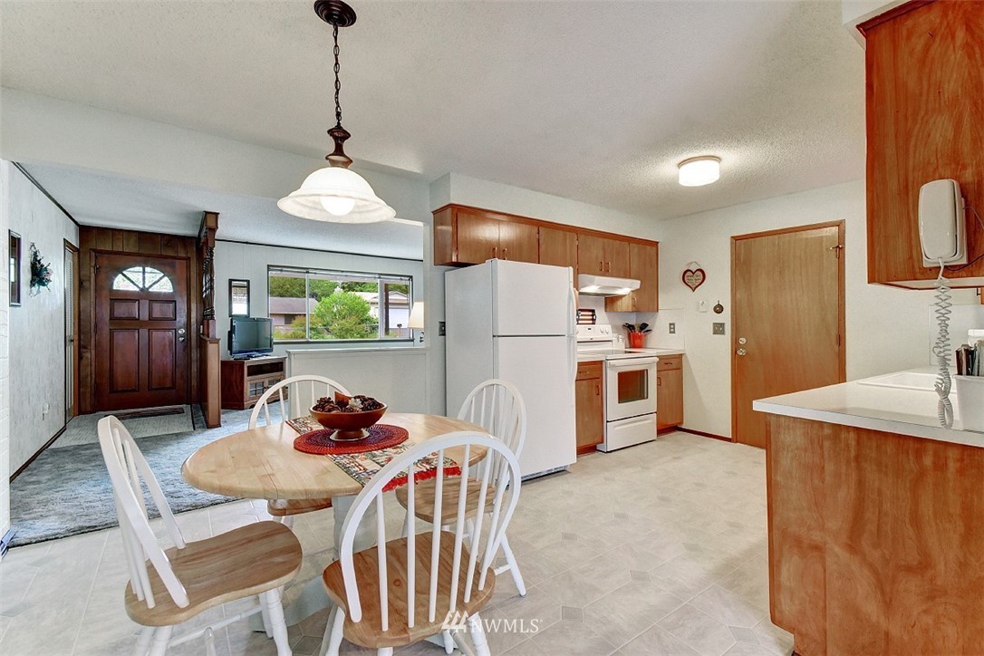 109 161st Street Southeast Bothell, WA 98012 - Photo 4 of 24