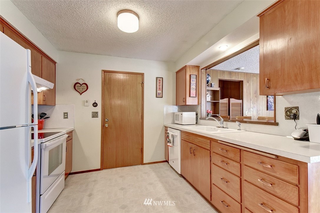 109 161st Street Southeast Bothell, WA 98012 - Photo 5 of 24