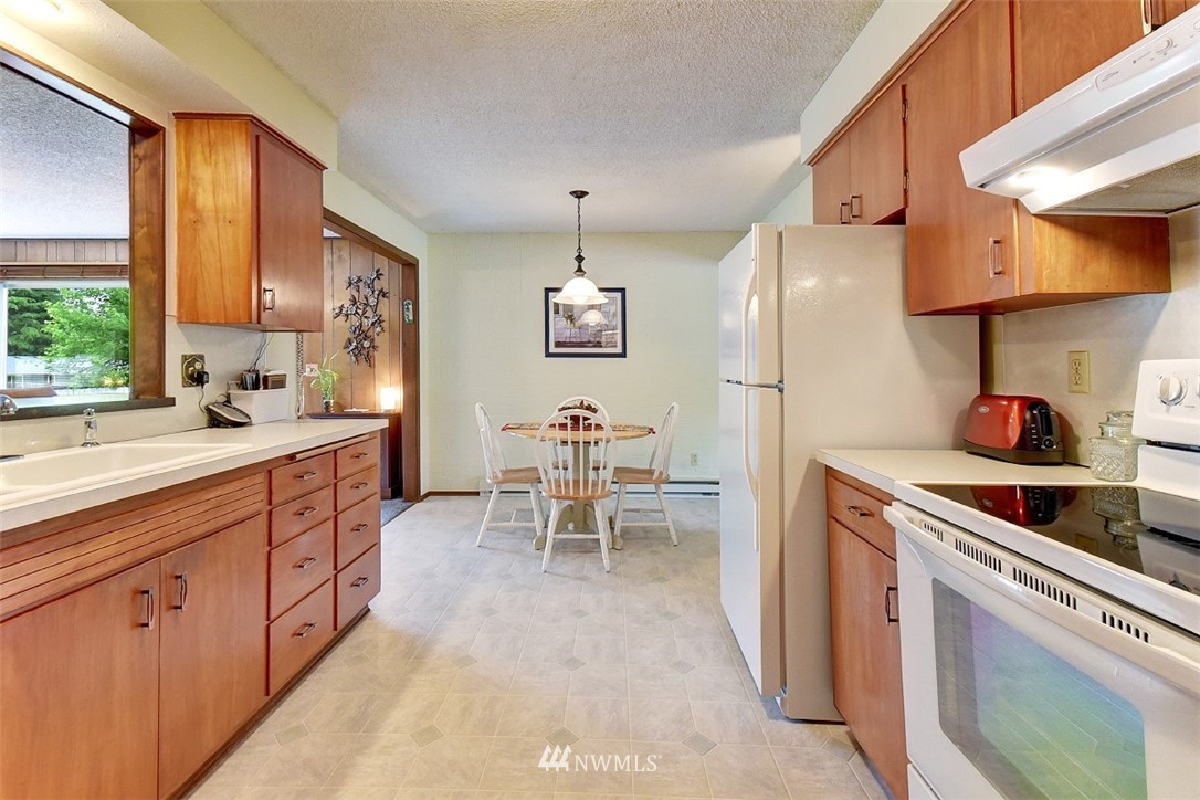 109 161st Street Southeast Bothell, WA 98012 - Photo 6 of 24