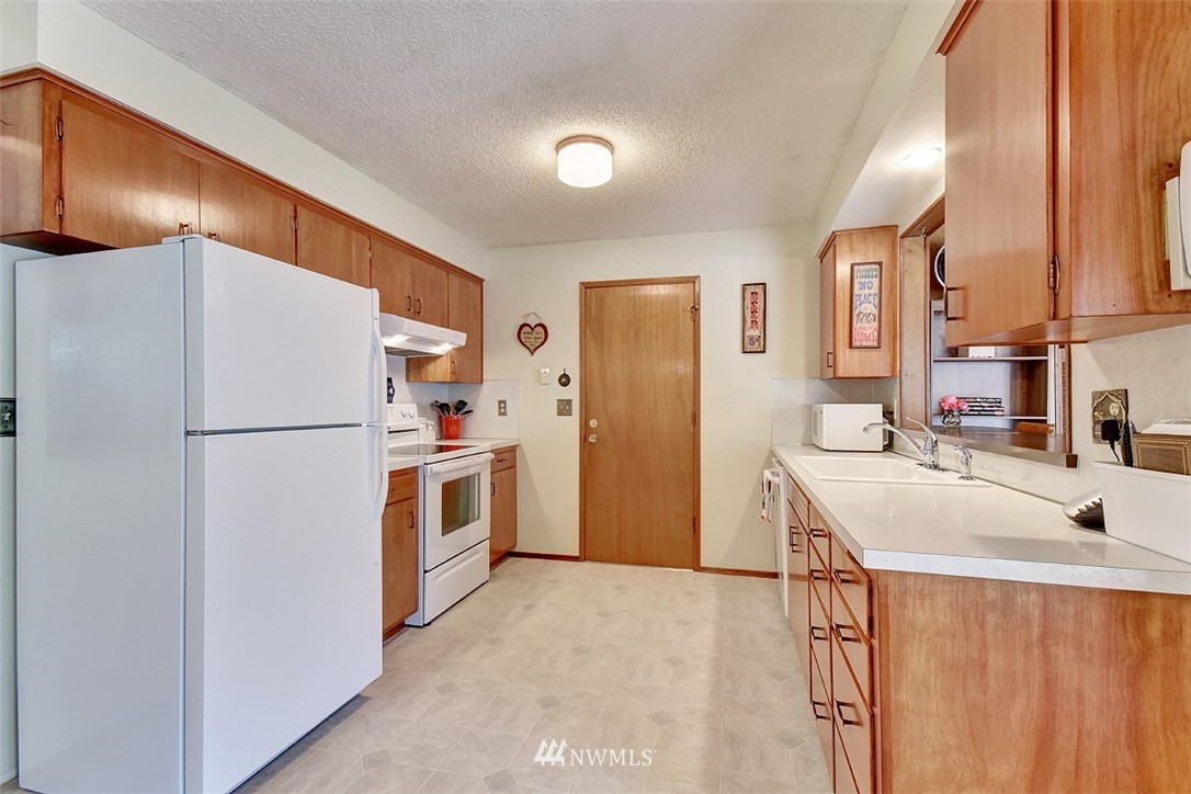 109 161st Street Southeast Bothell, WA 98012 - Photo 7 of 24