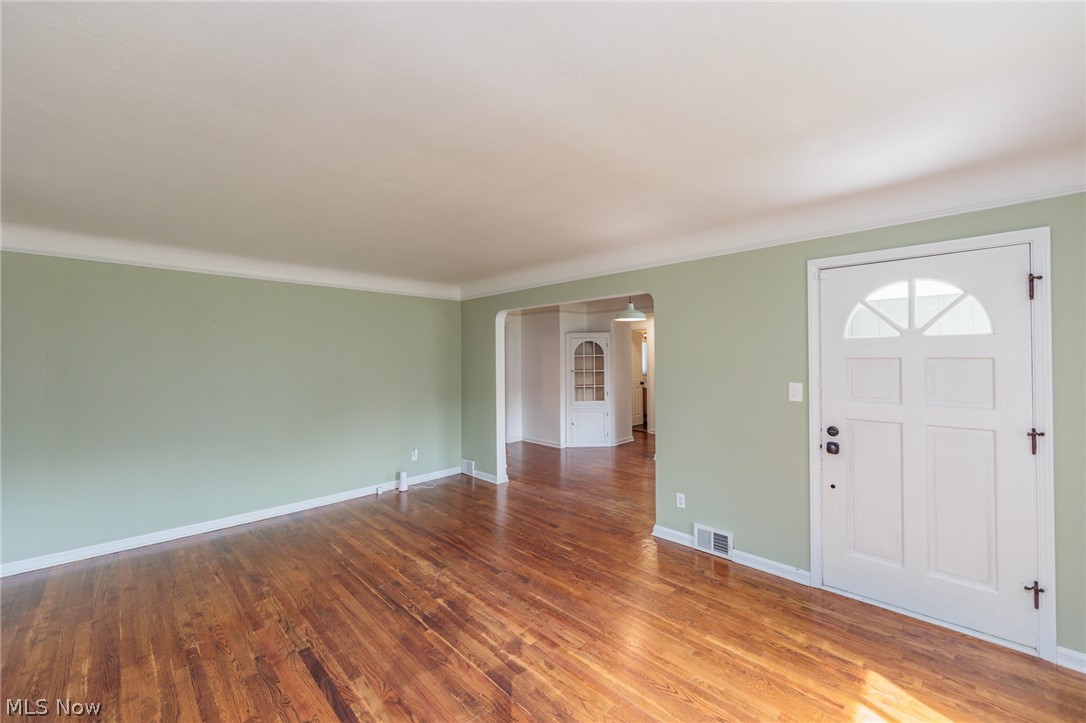 1284 Argonne Road Cleveland, OH 44121 - Photo 5 of 36