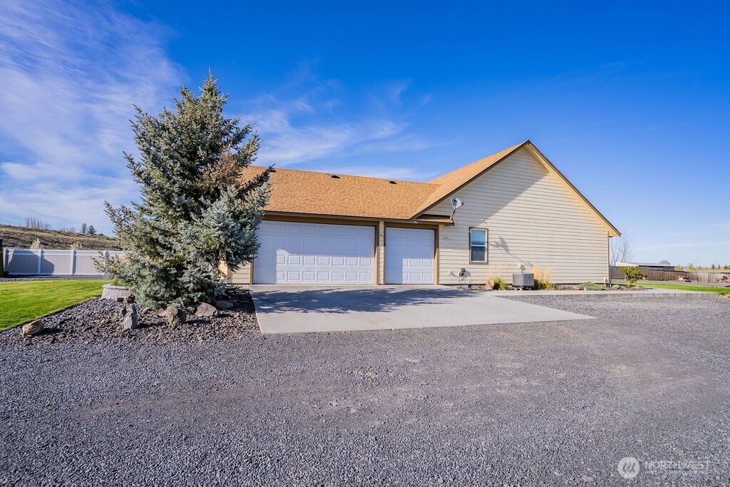 3411 Rd F Northeast Moses Lake, WA 98837 - Photo 3 of 38 Gallery Image 3