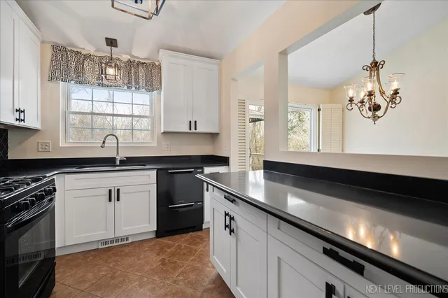 $389,000 | 30W110 Huntington Drive, Warrenville, IL 60555