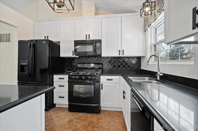 $389,000 | 30W110 Huntington Drive, Warrenville, IL 60555