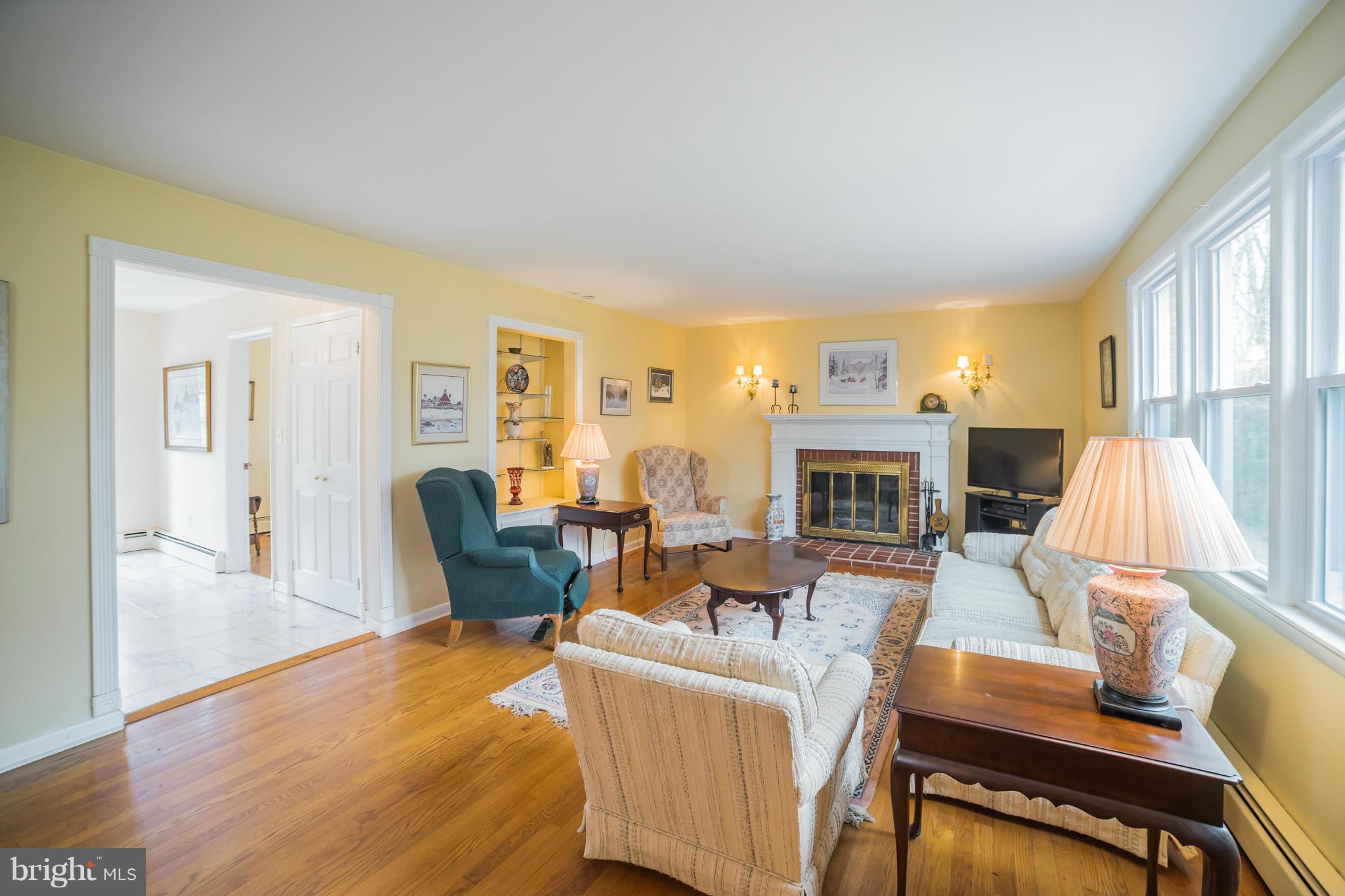 10831 Kingstead Road Damascus, MD 20872 - Photo 11 of 29 Living Room