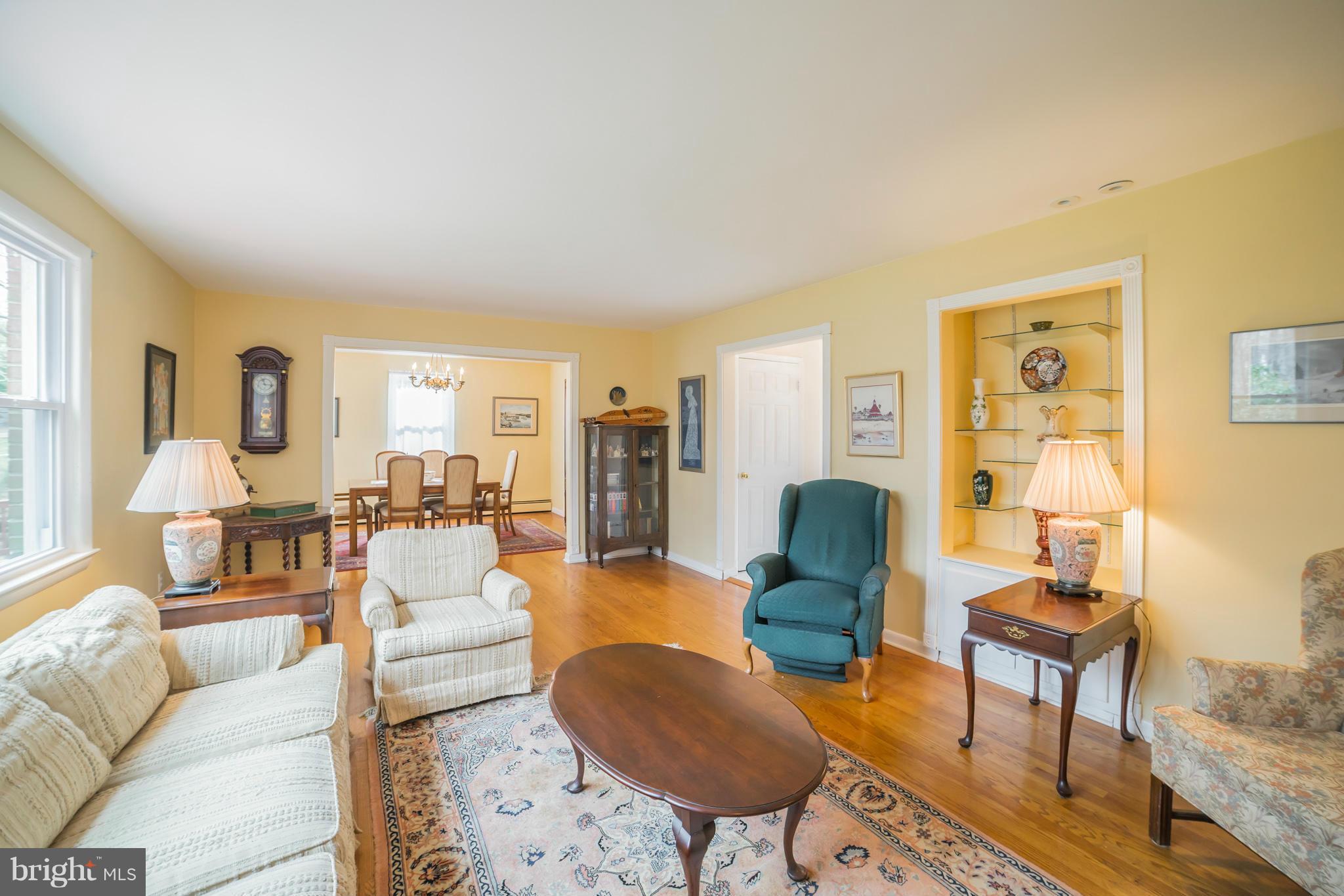 10831 Kingstead Road Damascus, MD 20872 - Photo 12 of 29 Living Room w fireplace.