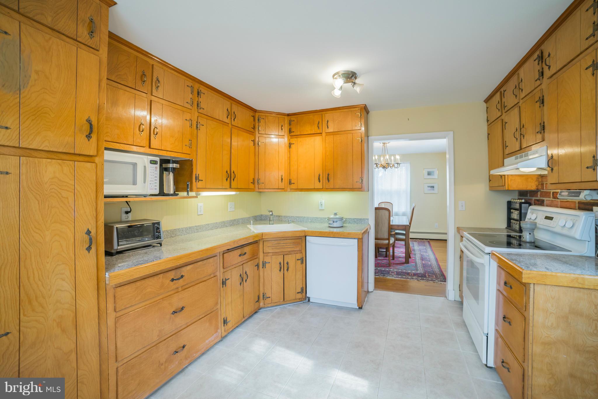 10831 Kingstead Road Damascus, MD 20872 - Photo 3 of 29 Kitchen tons of cabinet space.