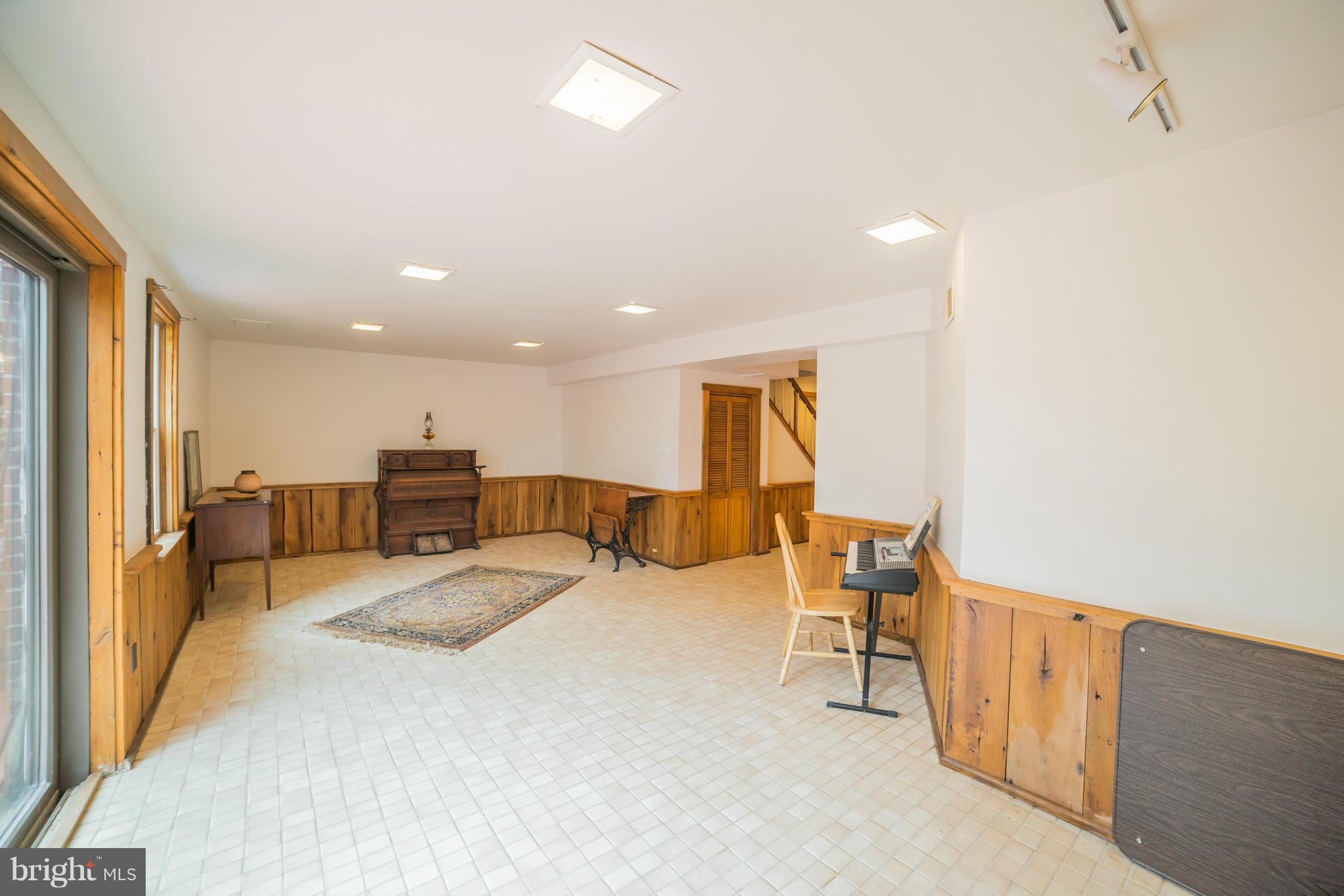 10831 Kingstead Road Damascus, MD 20872 - Photo 27 of 29 Put your theater room here.