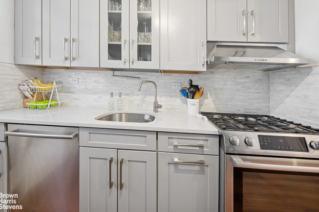 2575 Palisade Avenue, Unit 9F Bronx, NY 10463 - Photo 13 of 31