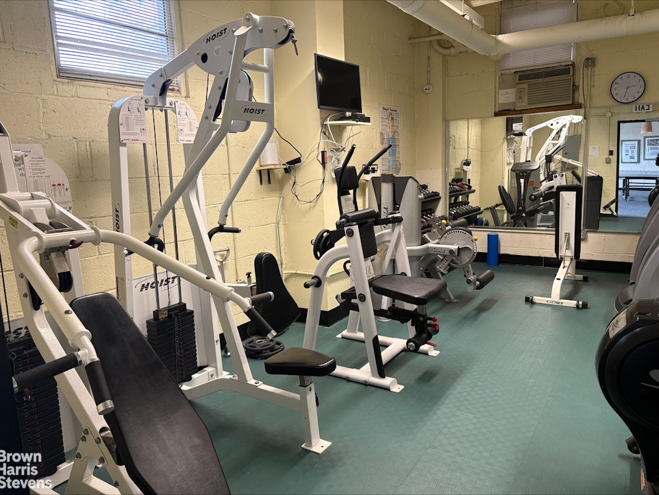 2575 Palisade Avenue, Unit 9F Bronx, NY 10463 - Photo 30 of 31