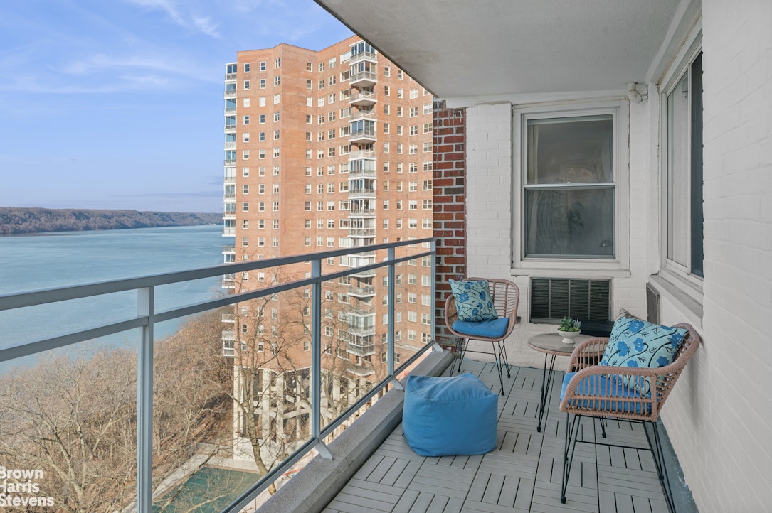 2575 Palisade Avenue, Unit 9F Bronx, NY 10463 - Photo 3 of 31