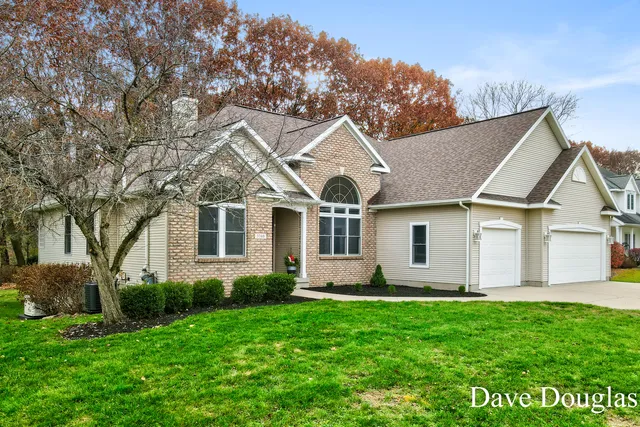 $575,000 | 3740 Windwood Drive Northeast, Rockford, MI 49341