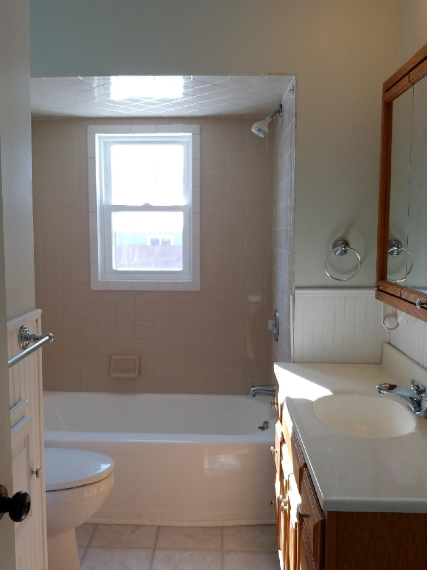 1033 Amherst Road Muskegon, MI 49441 - Photo 22 of 41 24-Bathroom