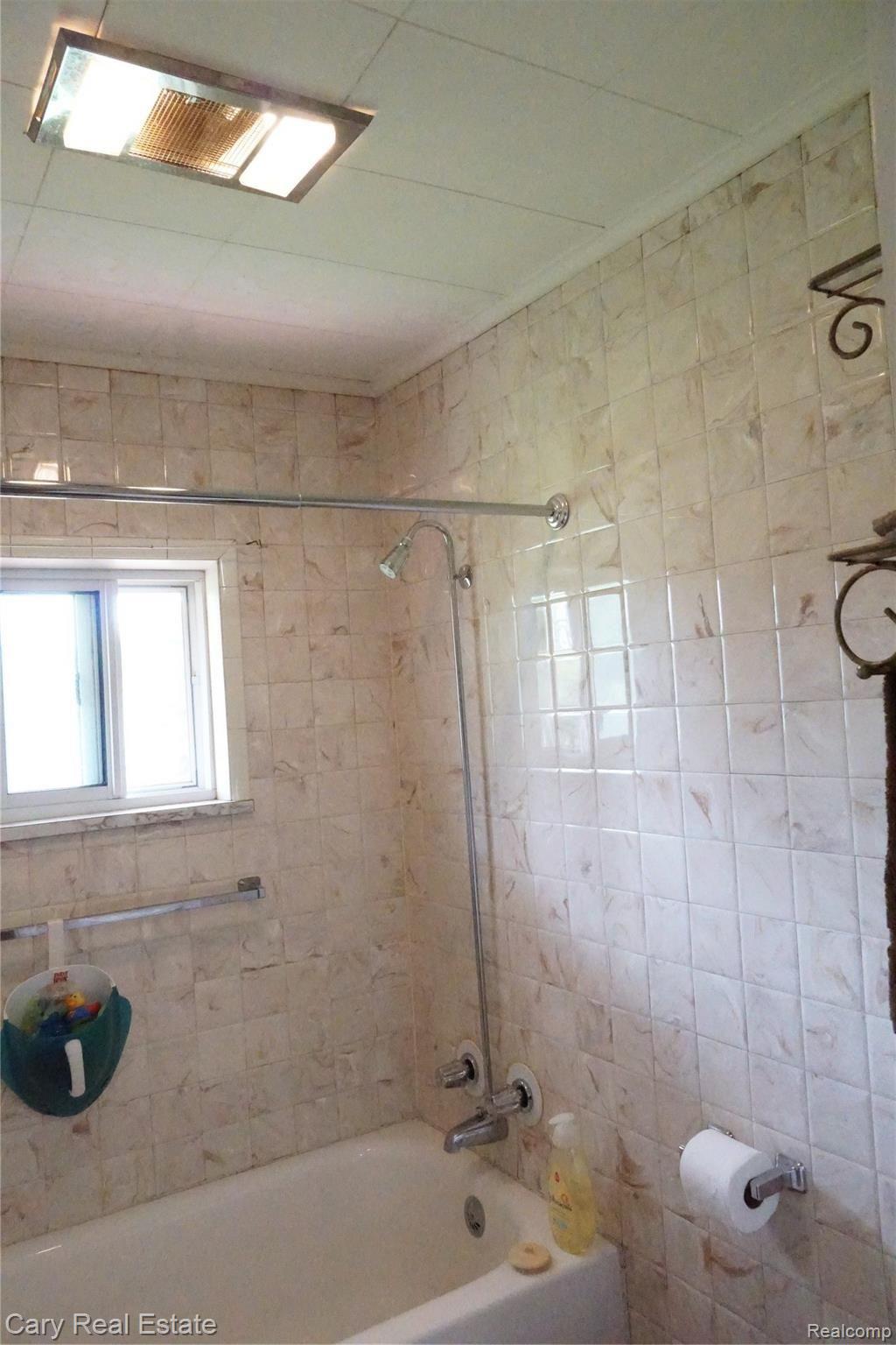 5316 Flushing Road Flushing, MI 48433 - Photo 18 of 38 Full bath~view 2