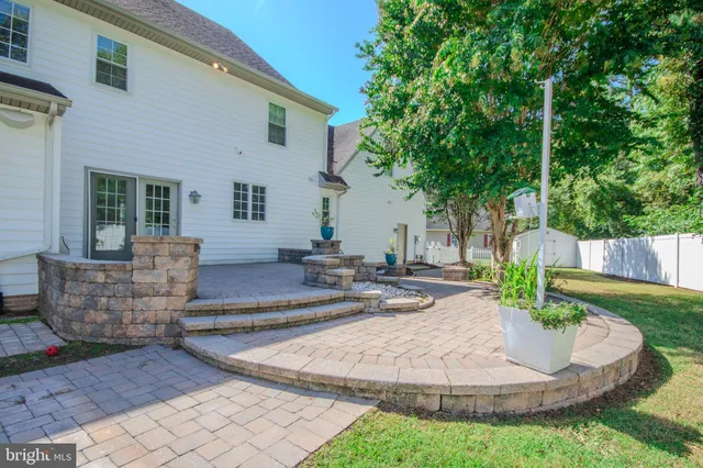 a outdoor view with a sitting space