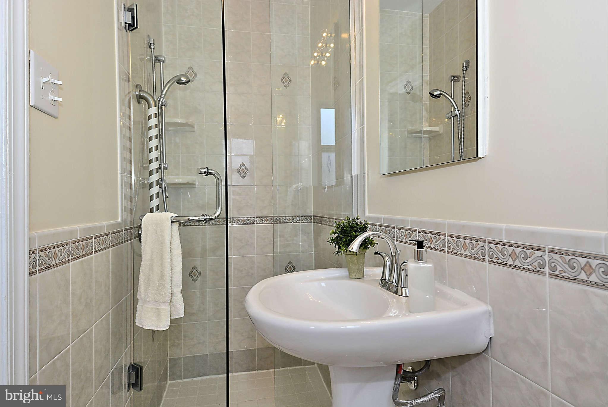 4502 Woodfield Road Kensington, MD 20895 - Photo 15 of 30 Bath (Master)