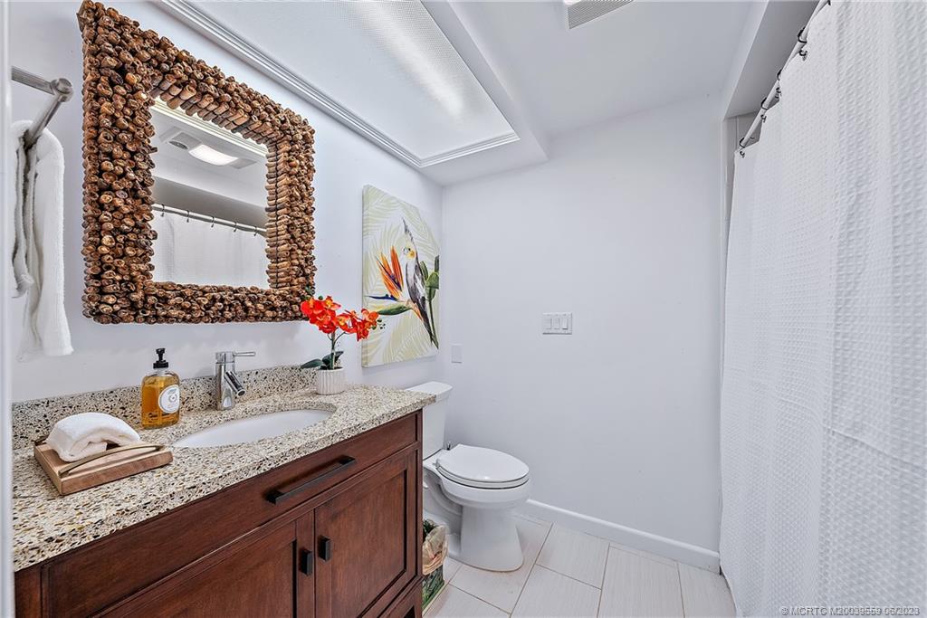 48 North River Road Stuart, FL 34996 - Photo 18 of 43 Guest Bathrooom