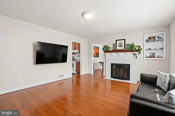 $3,800 | 1406 F Street, Woodbridge, VA 22191