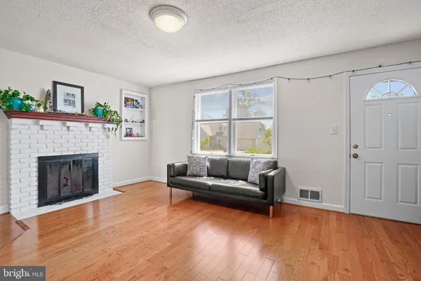 $3,800 | 1406 F Street, Woodbridge, VA 22191