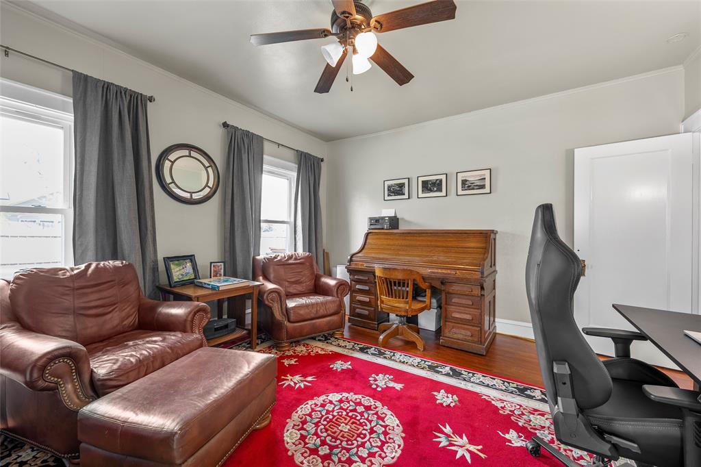 2326 Parrott Avenue Waco, TX 76707 - Photo 19 of 37 a living room with furniture and a window