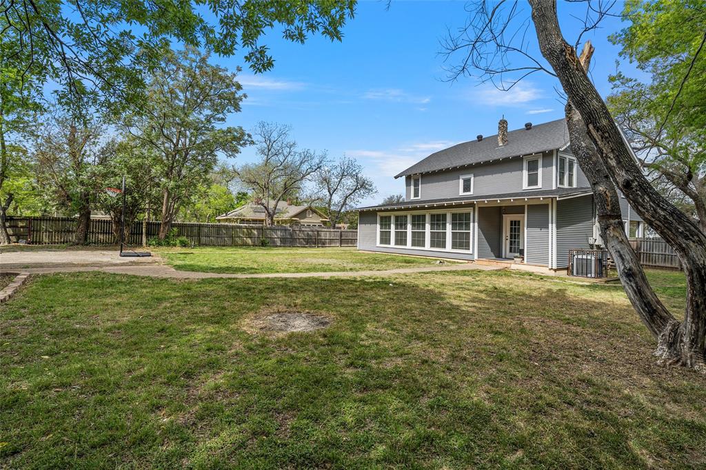 2326 Parrott Avenue Waco, TX 76707 - Photo 30 of 37 a front view of a house with a garden