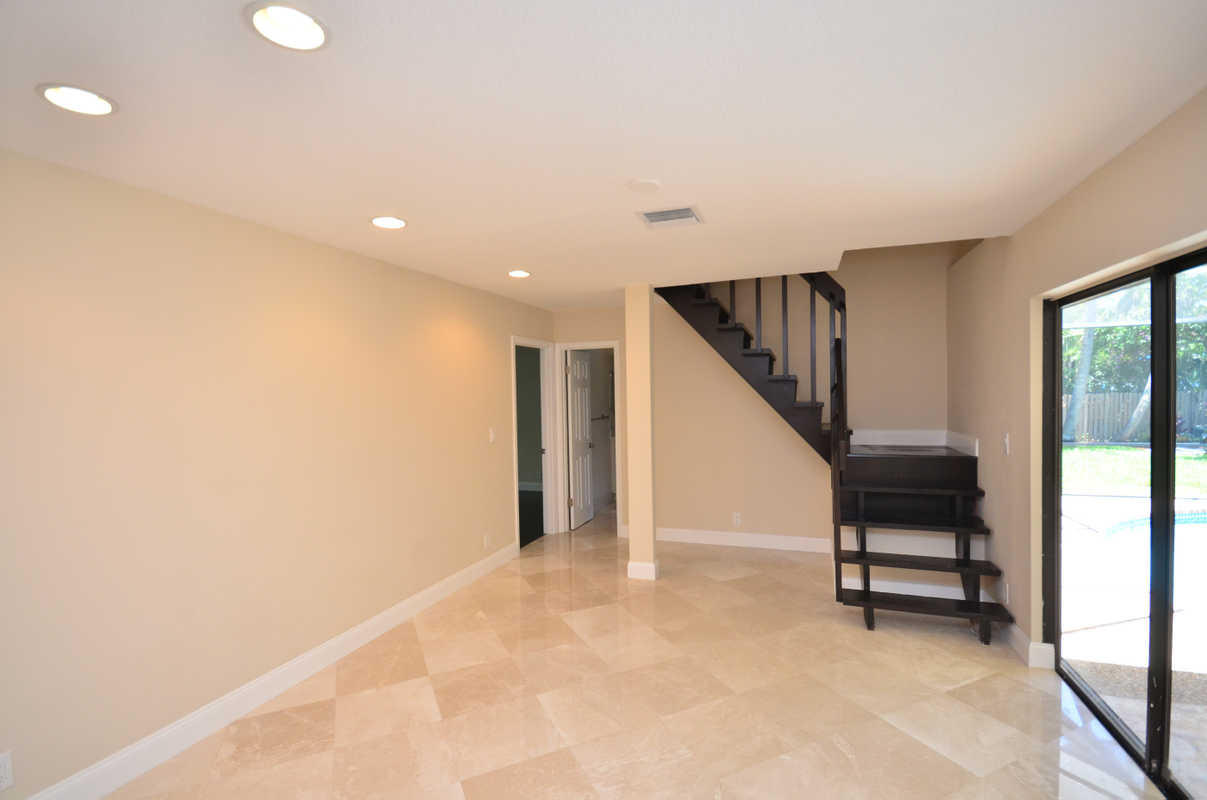 98 Southwest 12th Way Boca Raton, FL 33486 - Photo 5 of 18 Family Room