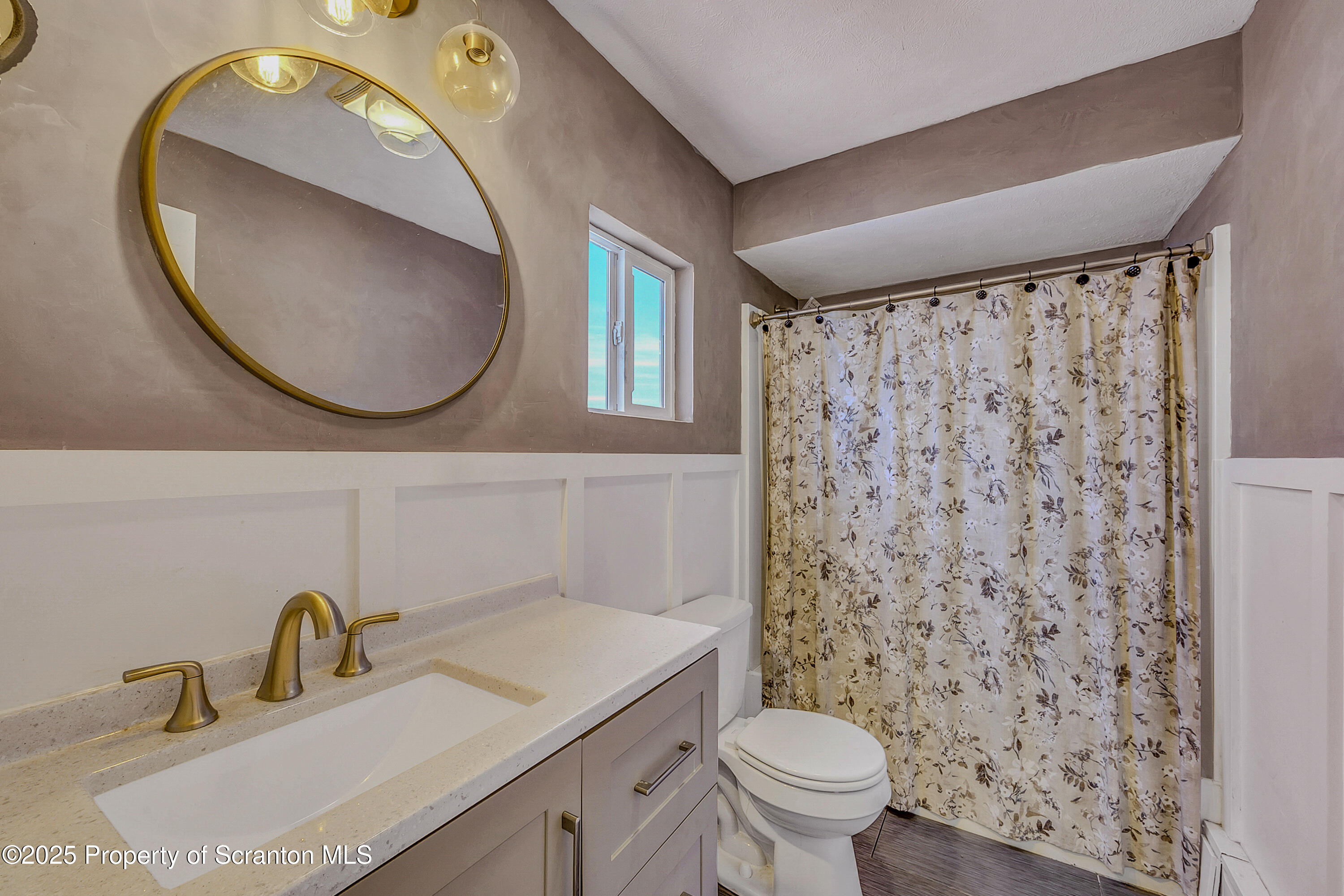 820 Oak Street Eynon, PA 18403 - Photo 17 of 27 Full Bathroom
