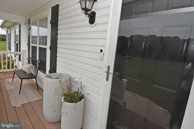a view of a house with backyard and porch
