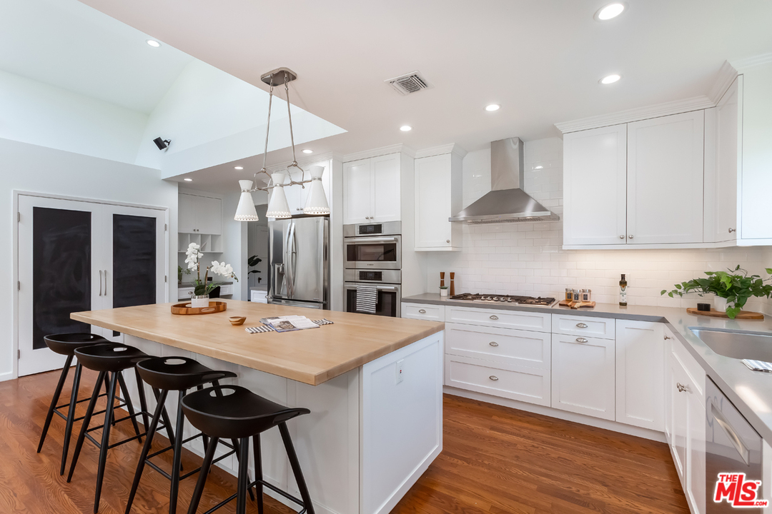 10965 Braddock Drive Culver City, CA 90230 - Photo 7 of 50