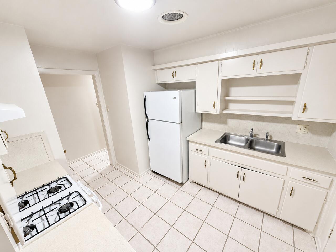 5615 44th Street Lubbock, TX 79414 - Photo 4 of 9 Kitchen