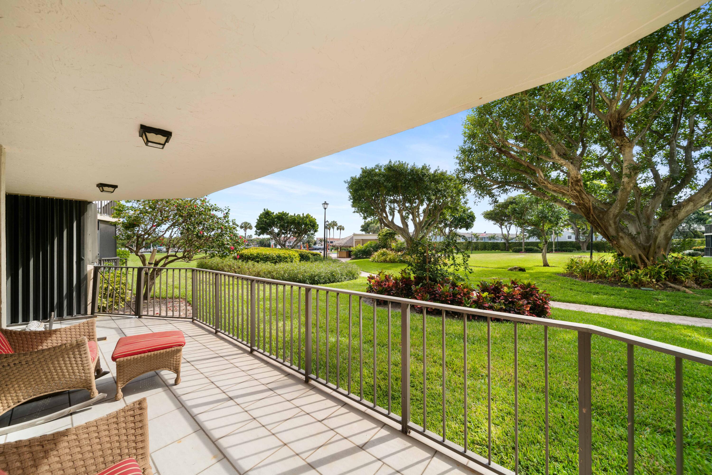 899 Jeffery Street, Unit 107 Boca Raton, FL 33487 - Photo 2 of 43 FXX_9536