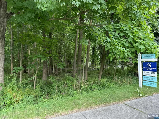 $399,000 | 156 Fairfield Avenue, West Caldwell, NJ 07006