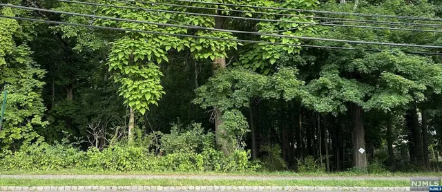 $399,000 | 156 Fairfield Avenue, West Caldwell, NJ 07006